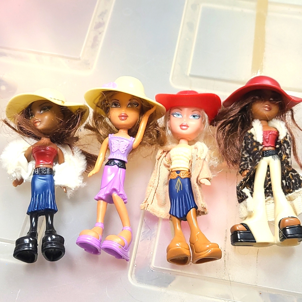 4 Vintage Bratz mini dolls